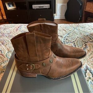 Natural Reflections Brown Ankle Boots